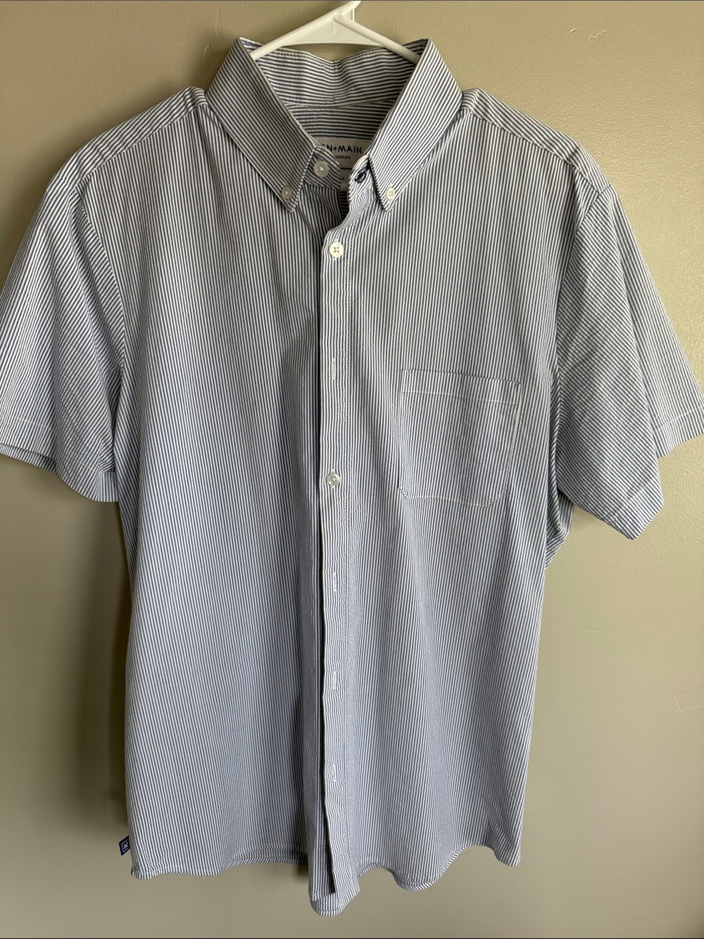 Mizzen+Main Thin Blue and White Striped Button-Down Shirt